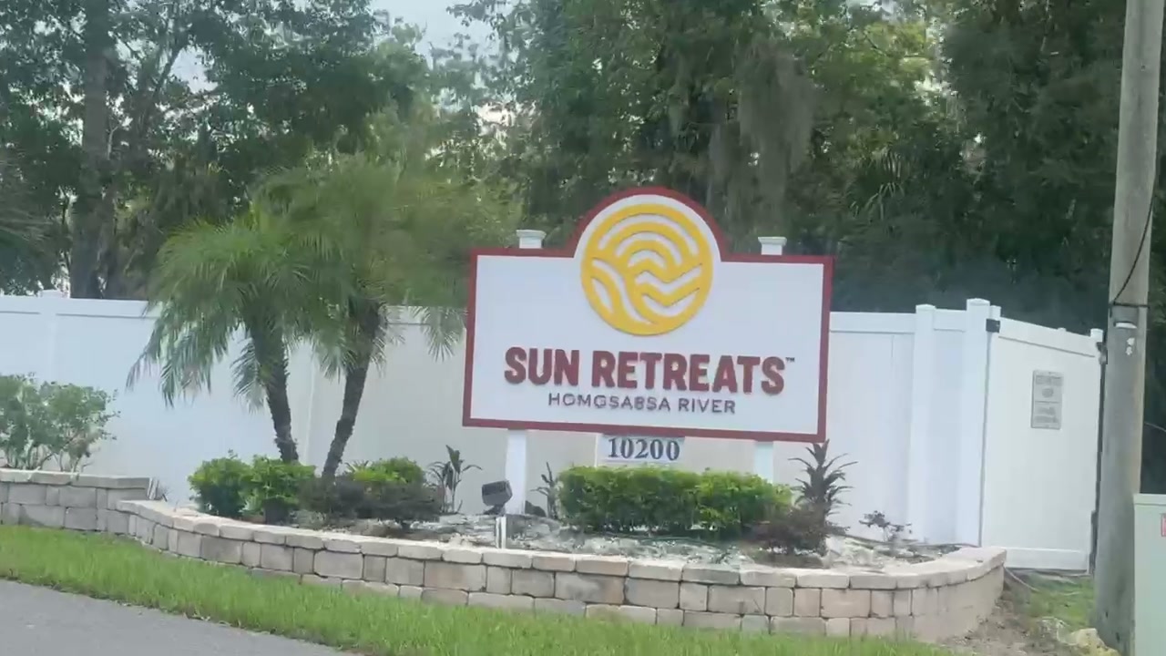 Entrance to Sun Retreats Homosassa River campground